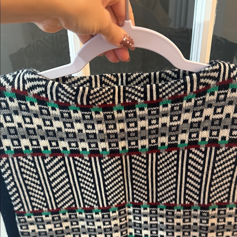 Geometric Patterned sweater vest - Picture 4 of 6